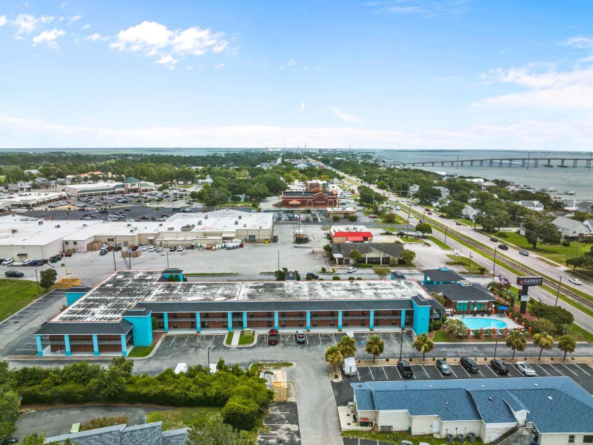 Garnet Inn & Suites, Morehead City Near Atlantic Beach Bagian luar foto
