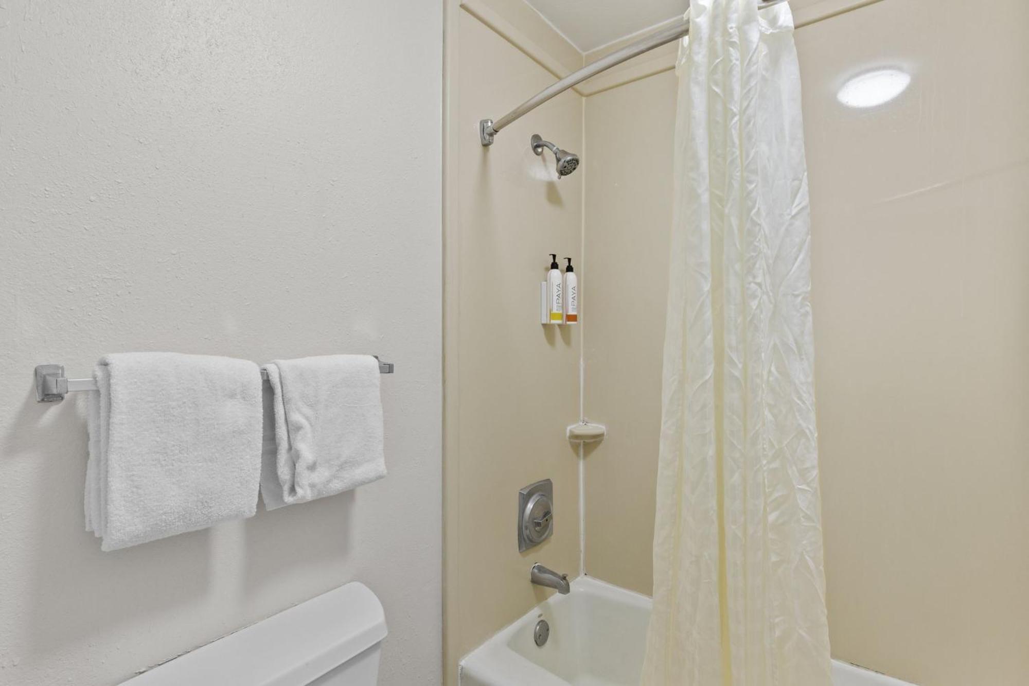 Garnet Inn & Suites, Morehead City Near Atlantic Beach Bagian luar foto
