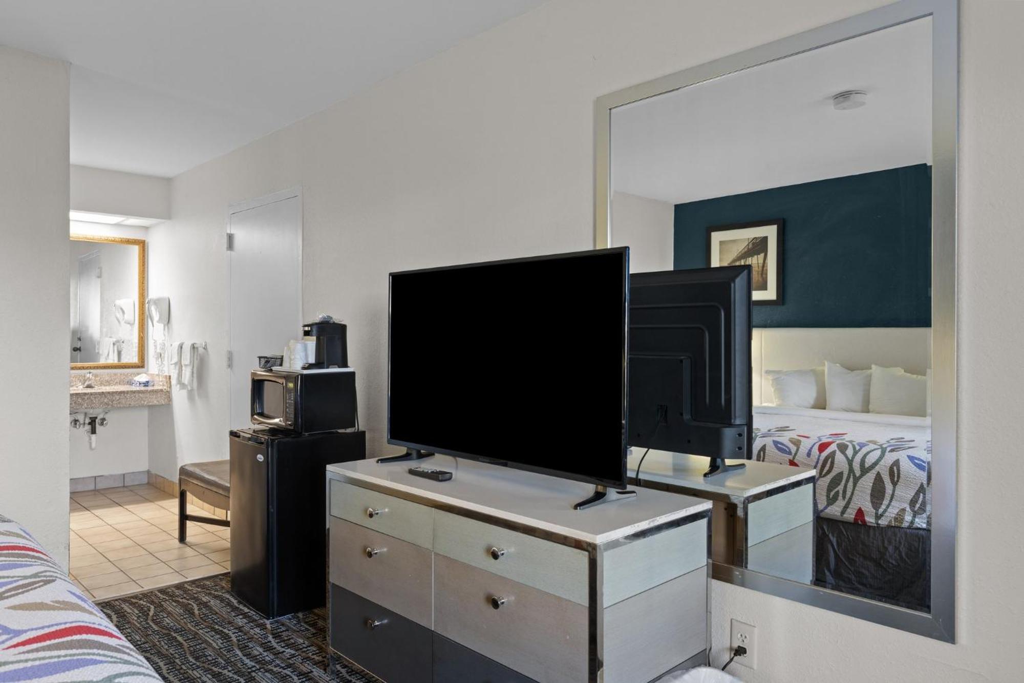 Garnet Inn & Suites, Morehead City Near Atlantic Beach Bagian luar foto