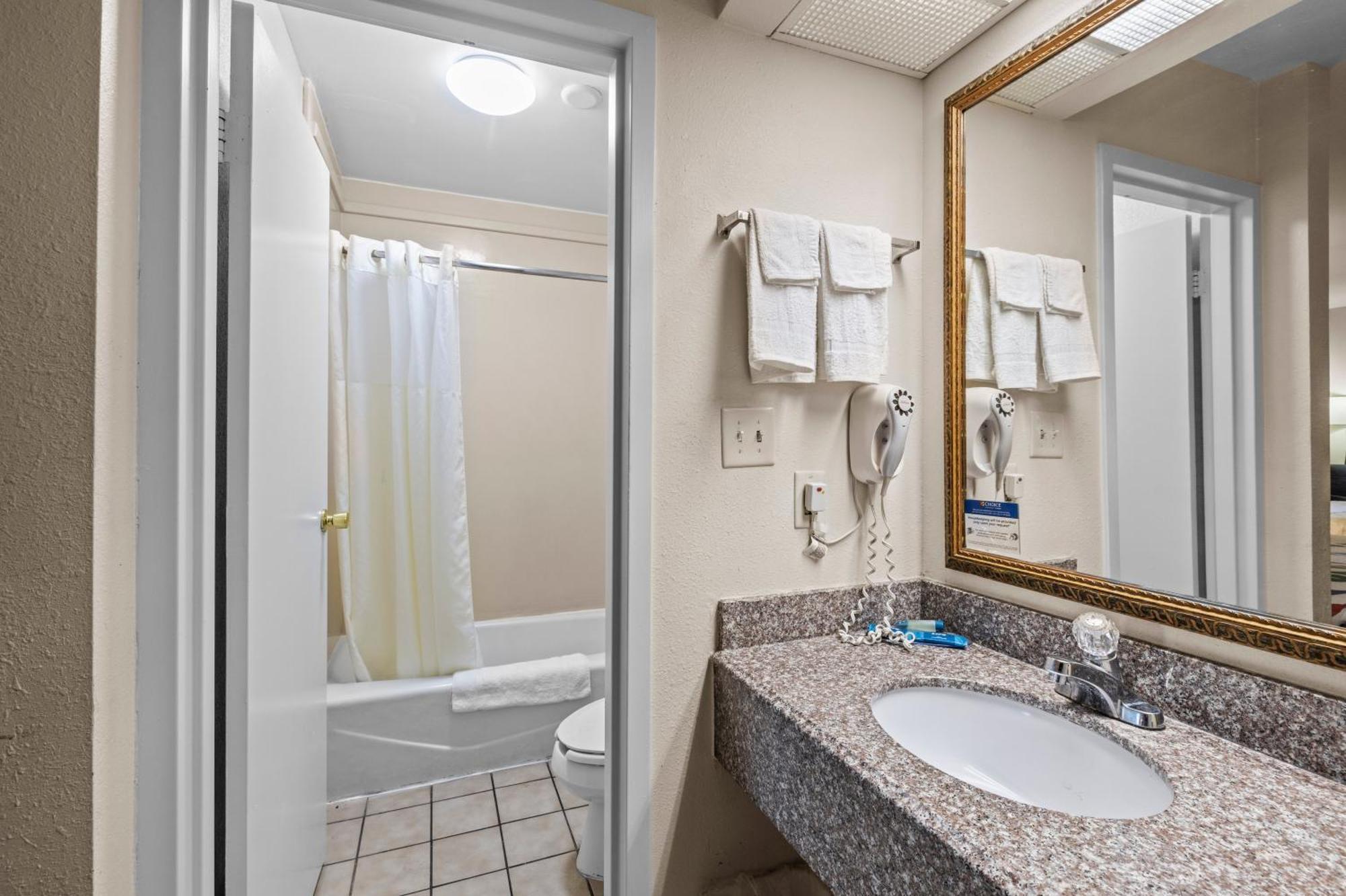 Garnet Inn & Suites, Morehead City Near Atlantic Beach Ruang foto